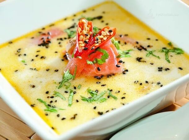 Norwegian soup with salmon